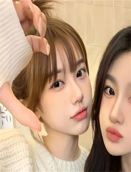 资深影评人解读传记片《皮靴新娘》的技术成就与创新突破 【影视观察】